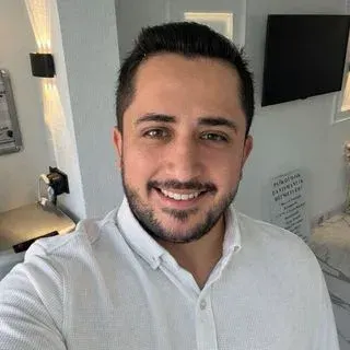 Kl. Psk. Burak Dikik — Psikoloji, Fethiye, Muğla. Portre fotoğrafı.