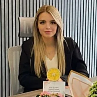Dyt. Deniz Düver — Diyetisyen, Kütahya. Portre fotoğrafı.