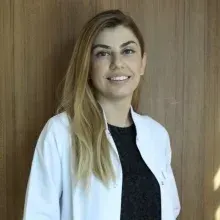 Uzm. Dr. Damla Ağaçkıran — Çocuk Sağlığı Ve Hastalıkları. Portre fotoğrafı.