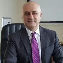 Prof. Dr. Alper Kaya — Beyin Ve Sinir Cerrahisi, İstanbul. Portre fotoğrafı.