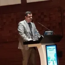 Uzm. Dr. Cenk Yancar — Psikiyatri, İstanbul. Portre fotoğrafı.