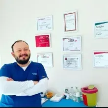 Dt. Anıl Aslan — Diş Hekimi, Bursa. Portre fotoğrafı.