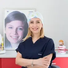 Dr. Dt. Çiğdem Demircan Çörtük — İstanbul. Portre fotoğrafı.