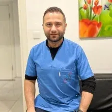 Dt. Kerem Özgüler — Diş Hekimi, Sancaktepe, İstanbul. Portre fotoğrafı.