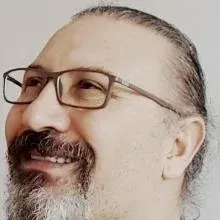 Dr. Harun Şamiloğlu — Sertifikalı Medikal Estetik, İstanbul. Portre fotoğrafı.