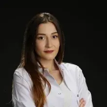 Dt. Merve Sevindik — Diş Hekimi, Sultangazi, İstanbul. Portre fotoğrafı.