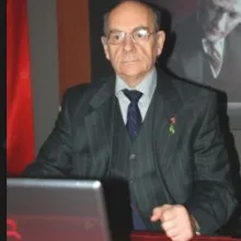 Prof. Dr. Lütfü Baş — Plastik Rekonstrüktif Ve Estetik Cerrahi, İstanbul. Portre fotoğrafı.
