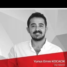 Dt. Yunus Emre Kocacık — Diş Hekimi, Adana. Portre fotoğrafı.