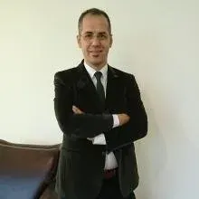 Prof. Dr. M. Kayhan Bahalı — Çocuk ve Ergen Psikiyatrisi, Beşiktaş, İstanbul. Portre fotoğrafı.