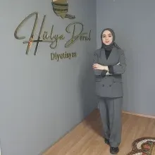 Dyt. Hülya Dorul — Diyetisyen, Trabzon. Portre fotoğrafı.