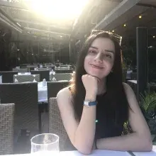 Psk. Esra Kamacı — Psikoloji. Portre fotoğrafı.
