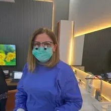 Dr. Dt. Esin Akan — Diş Hekimi, Karaman. Portre fotoğrafı.