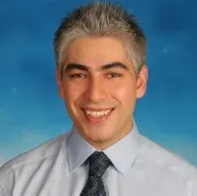 Uzm. Dr. Ümit Kaya — Kadın Hastalıkları Ve Doğum, İstanbul. Portre fotoğrafı.