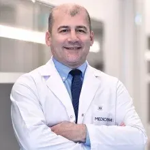 Prof. Dr. Ünal Bayız — Kulak Burun Boğaz, Kadıköy, İstanbul. Portre fotoğrafı.