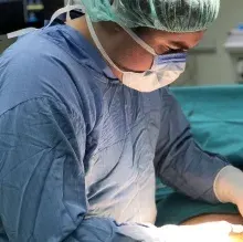 Dr. Kaan Tan — Pratisyen, İstanbul. Portre fotoğrafı.