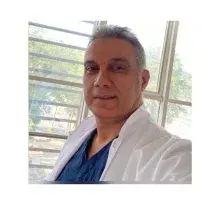 Uzm. Dr. Erhan Toy — Kadın Hastalıkları Ve Doğum, İstanbul. Portre fotoğrafı.