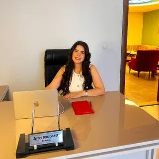 Psk. Zeynep Deniz Şakar — Psikoloji, Van. Portre fotoğrafı.