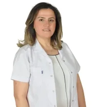 Op. Dr. Emine Suat — Kadın Hastalıkları Ve Doğum, Gaziantep. Portre fotoğrafı.
