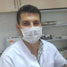 Dt. Davut Ertan Uysal — Diş Hekimi, Balıkesir. Portre fotoğrafı.