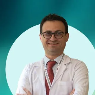 Uzm. Dr. Yücel Hanilçe — Çocuk Sağlığı Ve Hastalıkları, Yenimahalle, Ankara. Portre fotoğrafı.