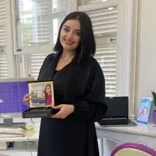 Dr. Dt. Zeynep Sapan — İstanbul. Portre fotoğrafı.