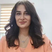 Doç. Dr. Pınar Demir — Çocuk Diş Hekimliği (Pedodonti), Kayseri. Portre fotoğrafı.