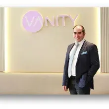 Op. Dr. Özgür Hürkal — Plastik Rekonstrüktif Ve Estetik Cerrahi, İstanbul. Portre fotoğrafı.