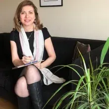 Uzm. Dr. Sibel Üner — Psikiyatri, İstanbul. Portre fotoğrafı.
