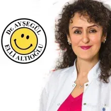 Doç. Dr. Ayşegül Ellialtıoğlu — Fiziksel Tıp Ve Rehabilitasyon, İstanbul. Portre fotoğrafı.