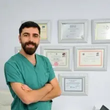 Dt. Emre Tektaş — Diş Hekimi, İstanbul. Portre fotoğrafı.