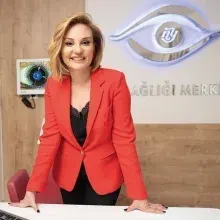 Op. Dr. Neşe Erten — Göz Hastalıkları, Antalya. Portre fotoğrafı.