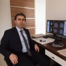 Prof. Dr. Sait Sağer — Nükleer Tıp, Fatih, İstanbul. Portre fotoğrafı.