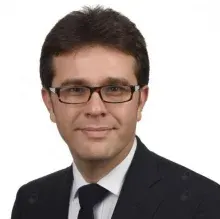 Prof. Dr. Koray Özduman — Beyin Ve Sinir Cerrahisi, Üsküdar, İstanbul. Portre fotoğrafı.