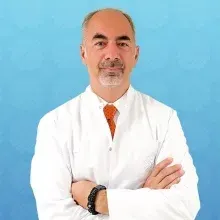Prof. Dr. Bülent Yaşar — Gastroenteroloji, Üsküdar, İstanbul. Portre fotoğrafı.