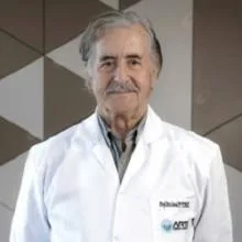 Prof. Dr. Cemal Aytemiz — Plastik Rekonstrüktif Ve Estetik Cerrahi, Ankara. Portre fotoğrafı.