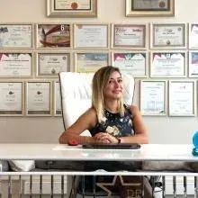 Uzm. Dr. Dilek Başaran — Dermatoloji, İstanbul. Portre fotoğrafı.