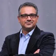 Op. Dr. Tolga Beydeş — Plastik Rekonstrüktif Ve Estetik Cerrahi, Ankara. Portre fotoğrafı.