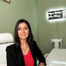 Uzm. Dyt. Ayça Güleryüz — Diyetisyen. Portre fotoğrafı.