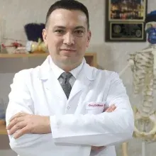Doç. Dr. Murat Köken — Ortopedi Ve Travmatoloji, Antalya. Portre fotoğrafı.