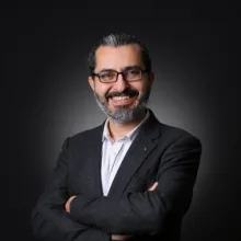 Uzm. Dr. Arif Çakır — Nöroloji, İstanbul. Portre fotoğrafı.
