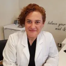 Op. Dr. Zeynep Türkşen — Plastik Rekonstrüktif Ve Estetik Cerrahi. Portre fotoğrafı.