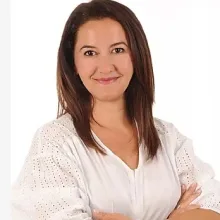 Kl. Psk. Esra Toprak — Psikoloji, İstanbul. Portre fotoğrafı.