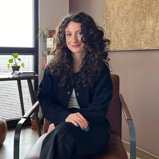Kl. Psk. Aleyna Doğan — Psikoloji, İstanbul. Portre fotoğrafı.