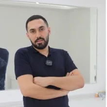 Dt. Volkan Yücel — Diş Hekimi, Adana. Portre fotoğrafı.