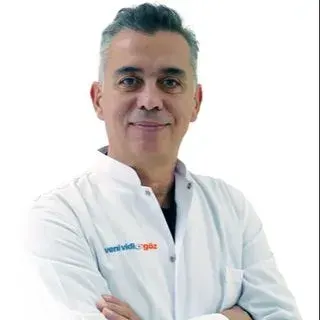 Op. Dr. Cüneyt Işık — Göz Hastalıkları, Nilüfer, Bursa. Portre fotoğrafı.