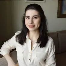 Kl. Psk. Ayşe Begüm Hot Canol — Psikoloji, İstanbul. Portre fotoğrafı.
