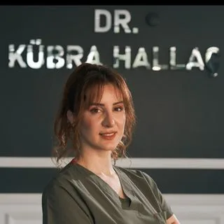 Dr. Kübra Hallaç — Pratisyen, Düzce. Portre fotoğrafı.