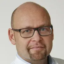 Prof. Dr. Güralp Onur Ceyhan — Genel Cerrahi, Sarıyer, İstanbul. Portre fotoğrafı.