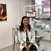 Dt. Gamze Söker — Diş Hekimi. Portre fotoğrafı.