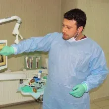 Dt. Cihan Özgen — Diş Hekimi, Ankara. Portre fotoğrafı.